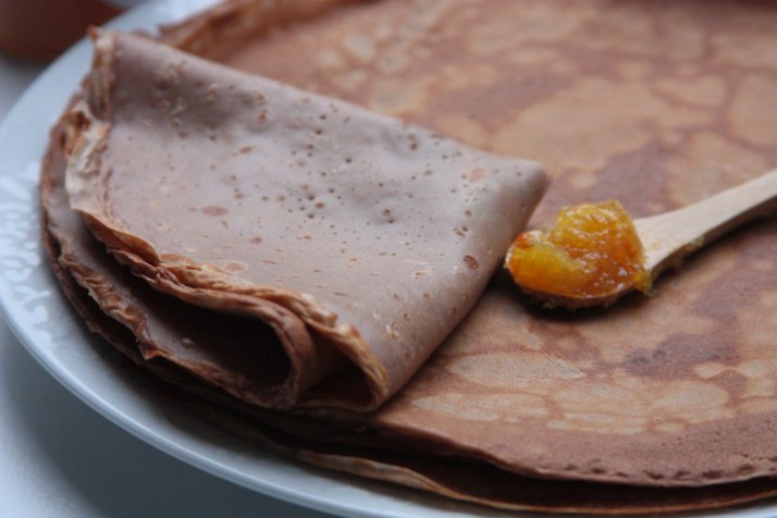 Réaliser des crêpes à la farine de châtaigne